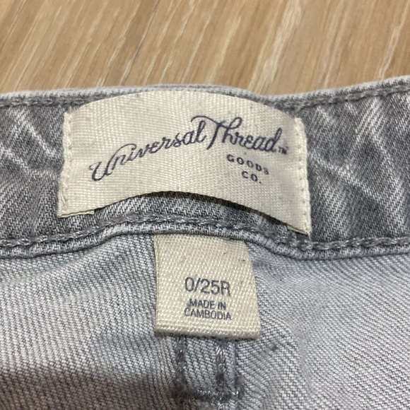 Universal Thread grey vintage midi shorts. good quality and well kept. size 0/25 - Picture 3 of 7